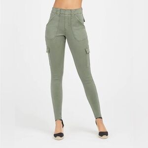 SPANX Stretch Twill Ankle Cargo Pants in Soft Sage Green Sz Small‎ Petite